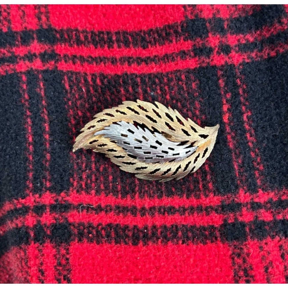 Vtg Signed JJ Jonette Jewelry Two Tone Gold Silver Leaf Brooch Feather Pin 2.25